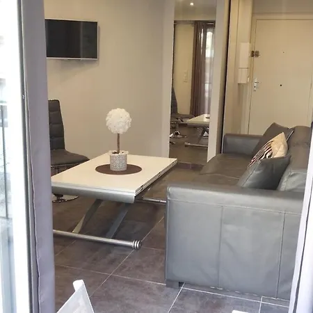 Elegant F2 With Comforts In Center Of * Cannes