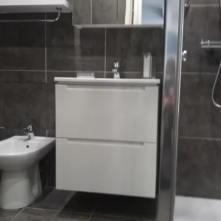 Elegant F2 With Comforts In Center Of Apartment
