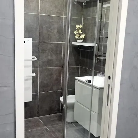 Elegant F2 With Comforts In Center Of Apartment Cannes