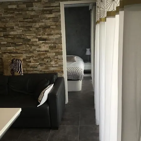 Elegant F2 With Comforts In Center Of * Cannes